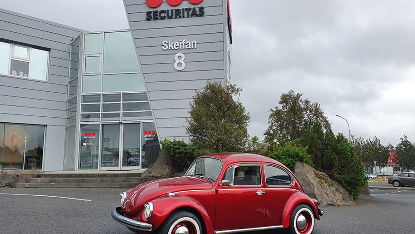 Securitas-VW-bjalla-raud-fyrir-framan-Securitas-Skeifunni-900